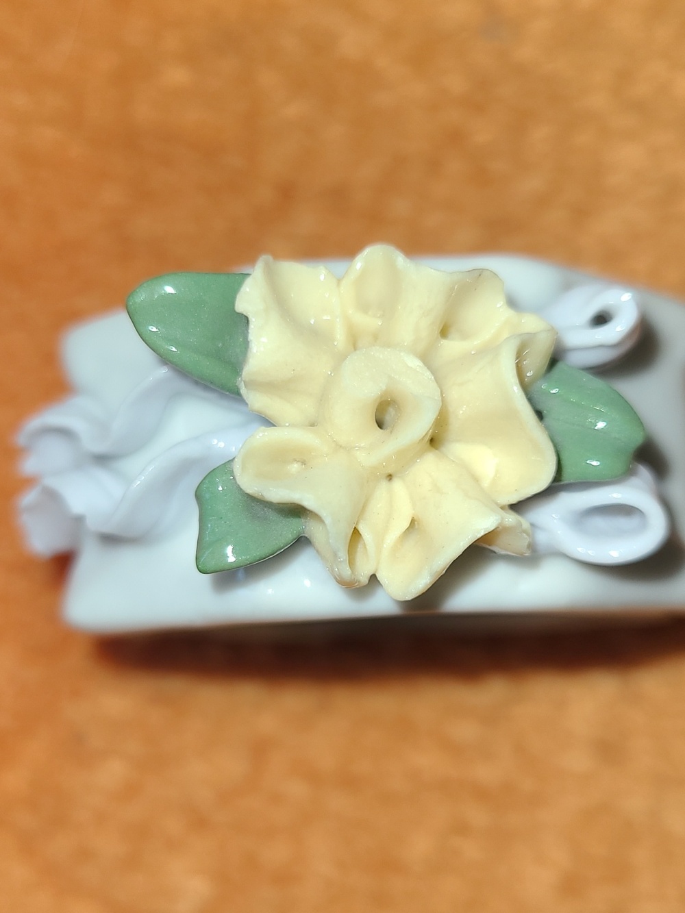 Capodemonte Style Flower Napkin Rings - Picture 5 of 8